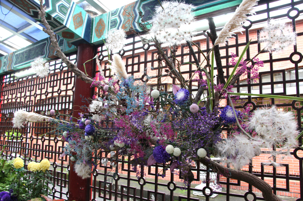 染色菊与花卉素材呈现一幅幅「童画」