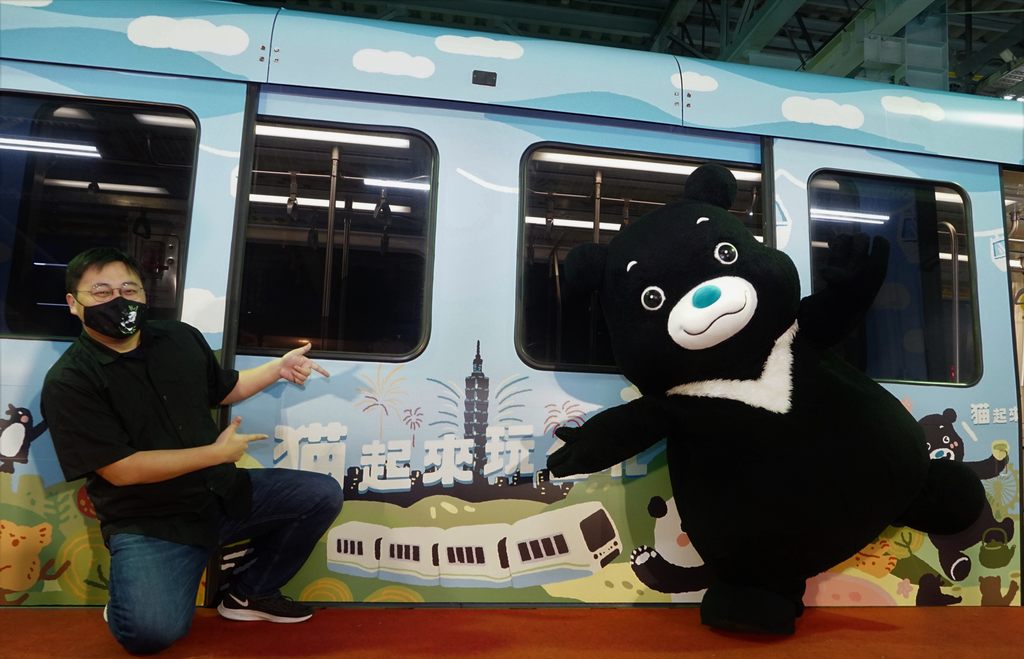 猫起来玩台北彩绘列车即日起至110年3月15日於文湖线行驶，欢迎大家一起来搭乘体验。