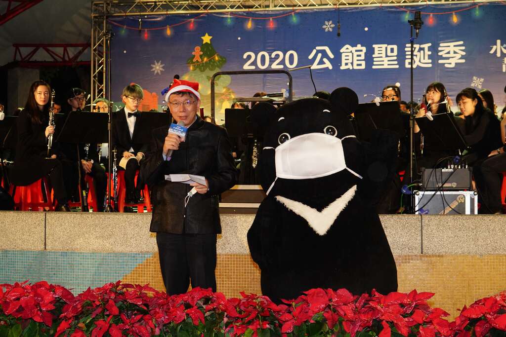公馆圣诞季-市长与熊赞_刘佳雯摄_自来水园区