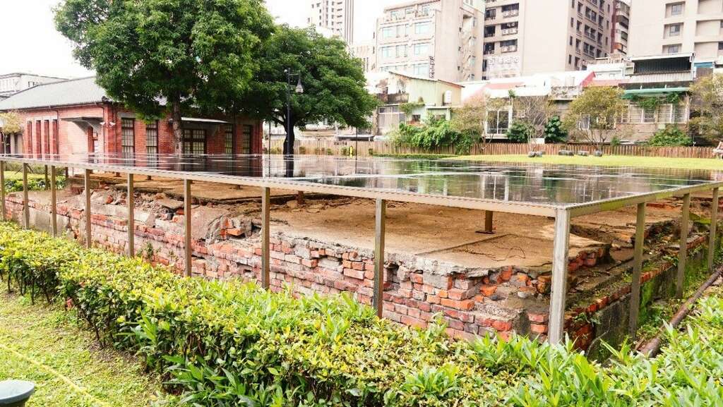 现在的「御庙所」目前保留仅存的砖造台基与地下室。
