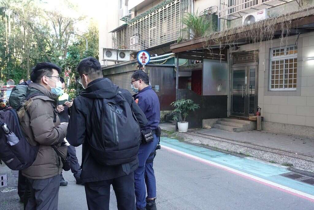 北市府自去(109)年9月起，已由民政局、警察局及观光传播局针对所有居家检疫者过滤是否入住短租。