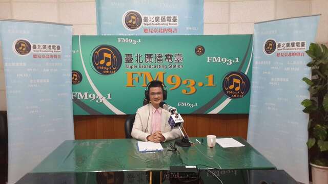 台北广播电台「公民总主笔」节目主持人之一罗际夫