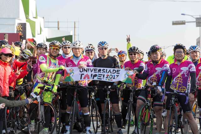 台北市長柯文哲日前挑戰單車一日雙城，身體力行宣傳2016全球自行車城市大會。（圖／台北市觀光傳播局提供，潘俊霖攝）.jpg