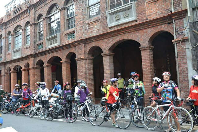 自行车游程规划了8条主题路线，以在台北骑车微旅行的概念，让参加者休闲而放松地认识台北。（图／社团法人台湾乐活自行车协会提供）.jpg