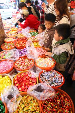 甜甜蜜蜜的糖果是采买年货的最佳选择。（图／台北市观光传播局提供，王能佑摄）.jpg