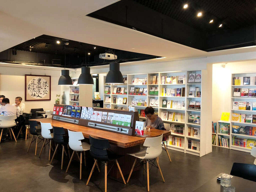 台北有許多複合式的藝文空間，提供個人品牌創作者舉辦活動、演講或觀察社會趨勢的場域。（圖／93巷人文空間） (2)