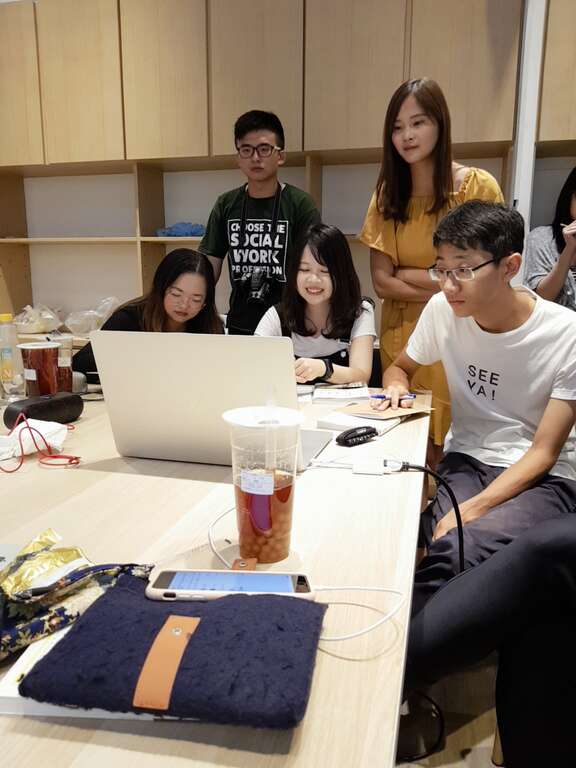凱倫從自己喜歡的閱讀出發，透過讀書會建立人脈網絡，強化個人品牌能見度。（攝影／林軒朗）