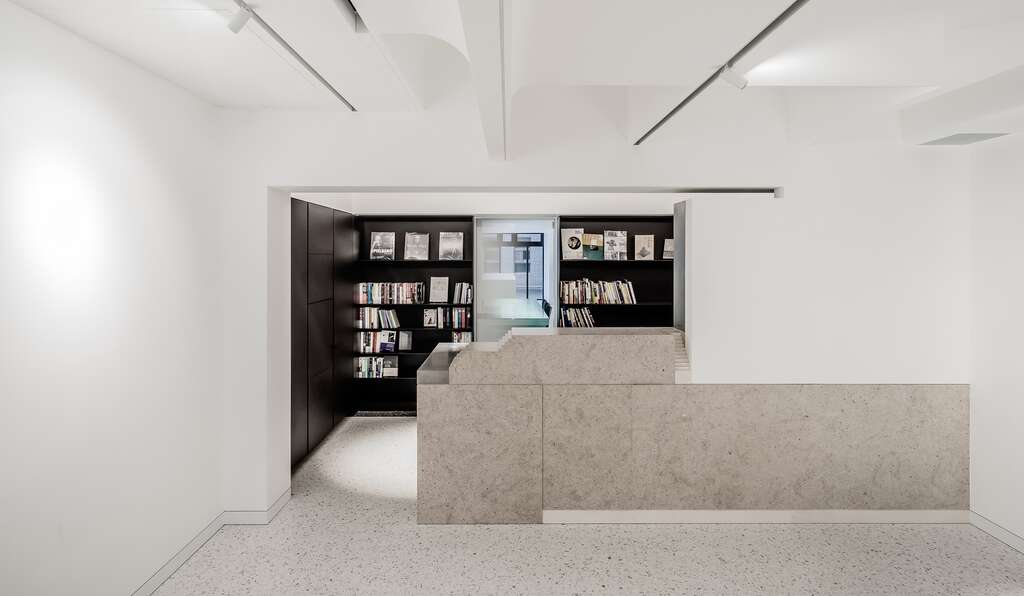 文心藝所2樓為與建築相關的書籍空間。（1.2. 圖／文心藝所）