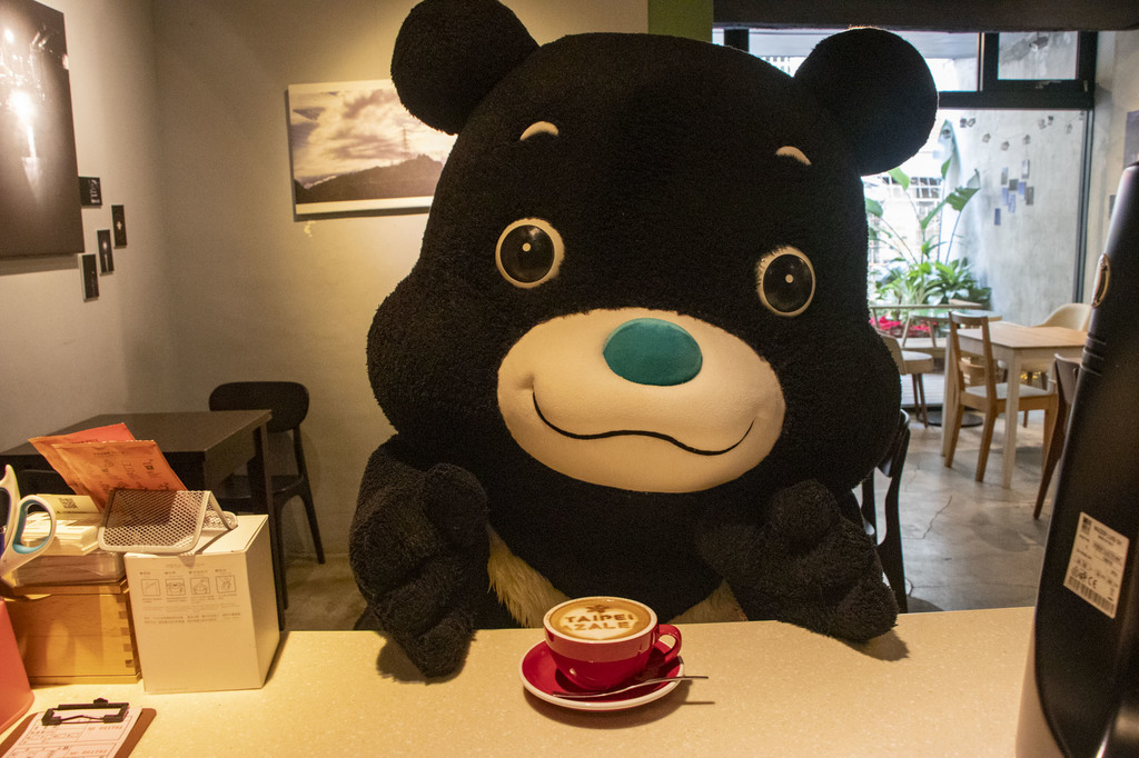 永康与台大公馆商圈的部分特约店家，还有推出限定款杜鹃花咖啡。