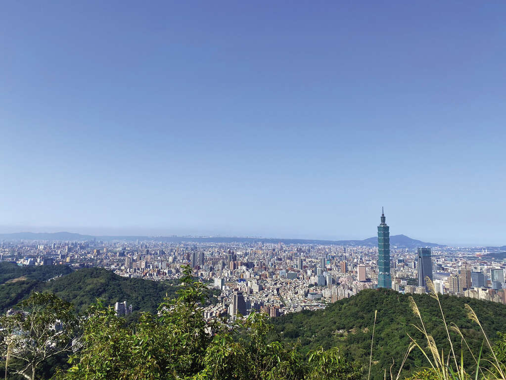 S__15171588 view from拇指山 by fion