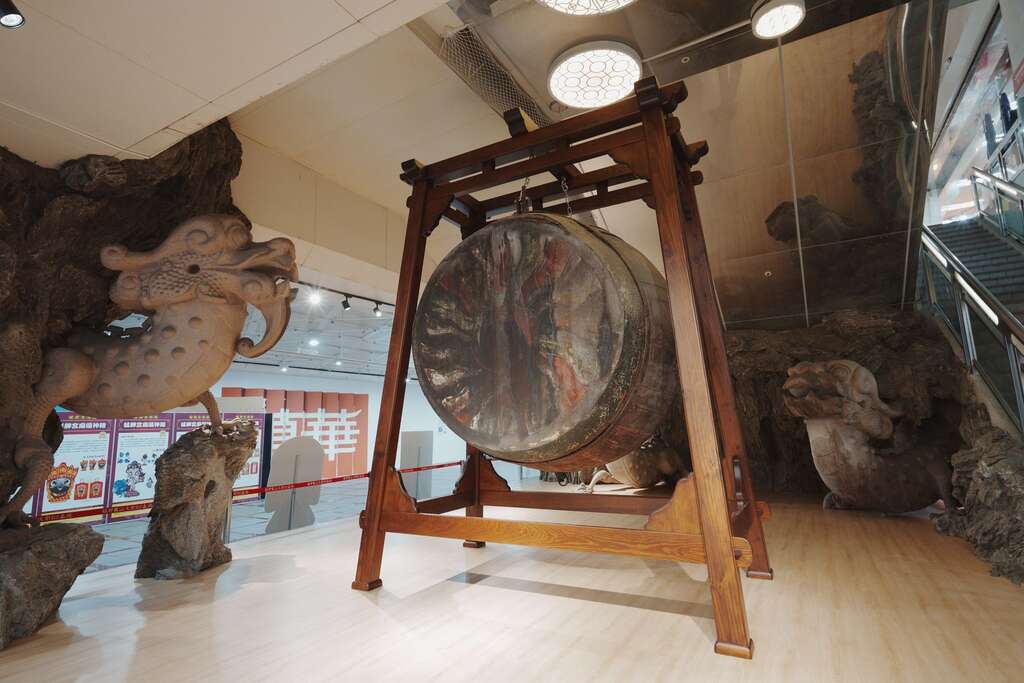 Century-old Buddhist Drum Showcased at Longshan Creative Base