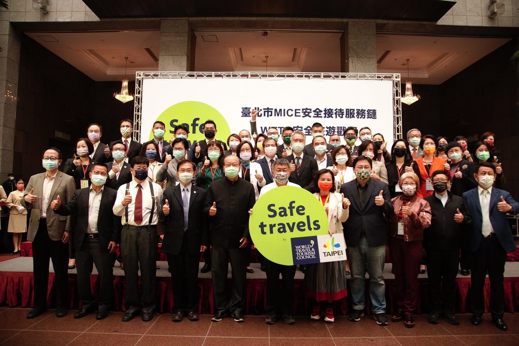 4月16日安全旅游戳记授证典礼大合照.JPG
