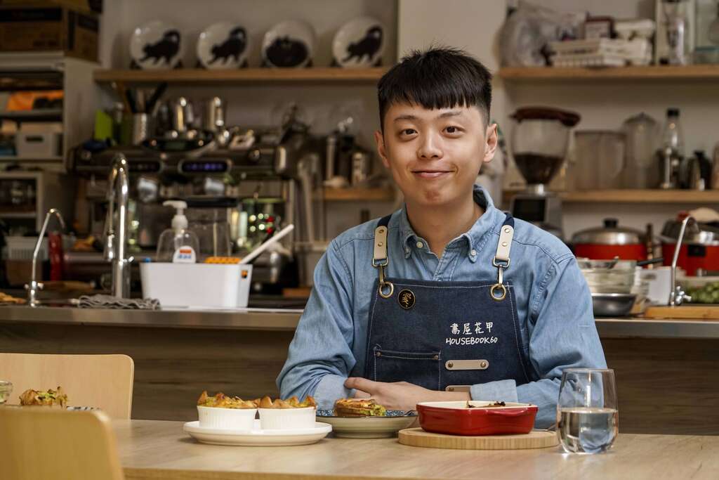 「書屋花甲」店長方億傑認為，食物浪費問題需要大眾的關切。（攝影／陳晉生）