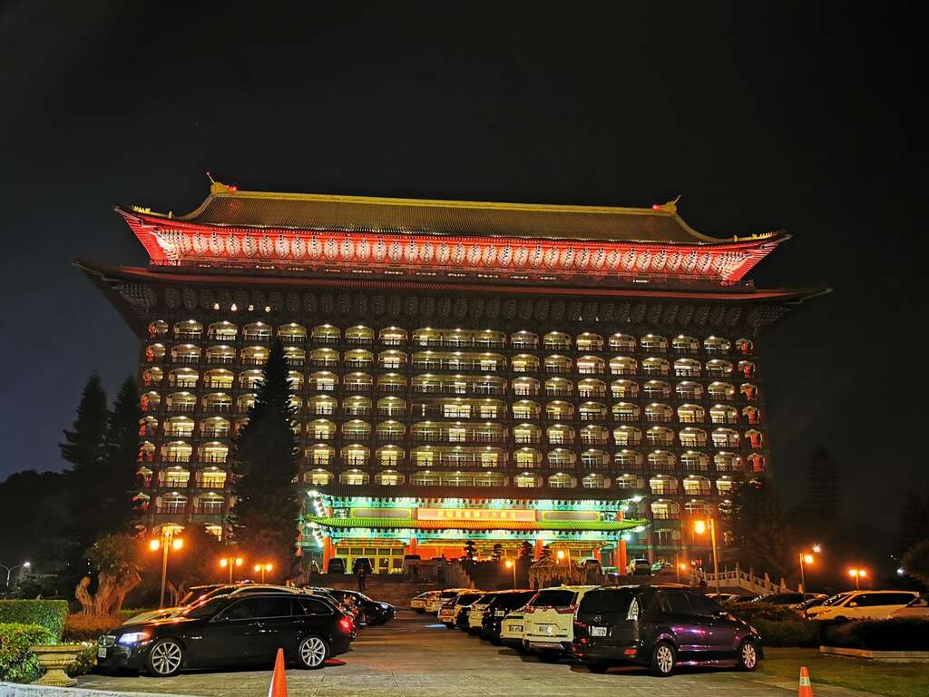 台灣神社拆除改建成中國北方宮殿式建築的圓山飯店 用來接待外賓