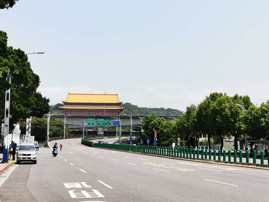 如今的中山北路 在日据时期为通往台湾神社(现圆山饭店位置)的敕使街道