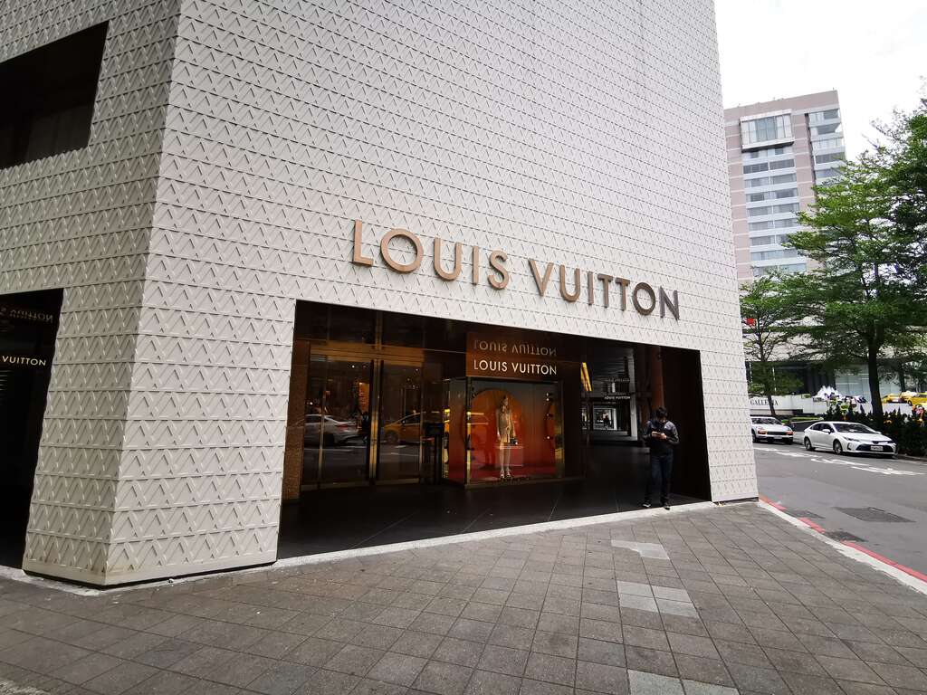 国际精品的入驻 带动时尚及人潮