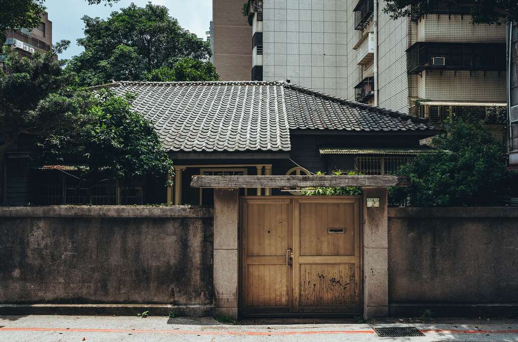 以台北捷運站周邊為取景場域，讓拍攝自助婚紗的過程如同小旅行，新人也不會因過於疲累狀態不佳。（攝影／張晋瑞） (2)