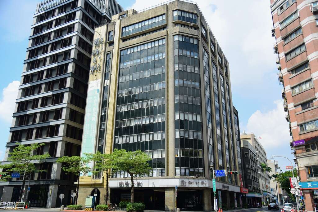 1962年国语日报社在罗斯福路二段旁的福州街10号自建六层大楼，是台湾报业史上首栋为办报而建的大楼（照片来源：国语日报社）。