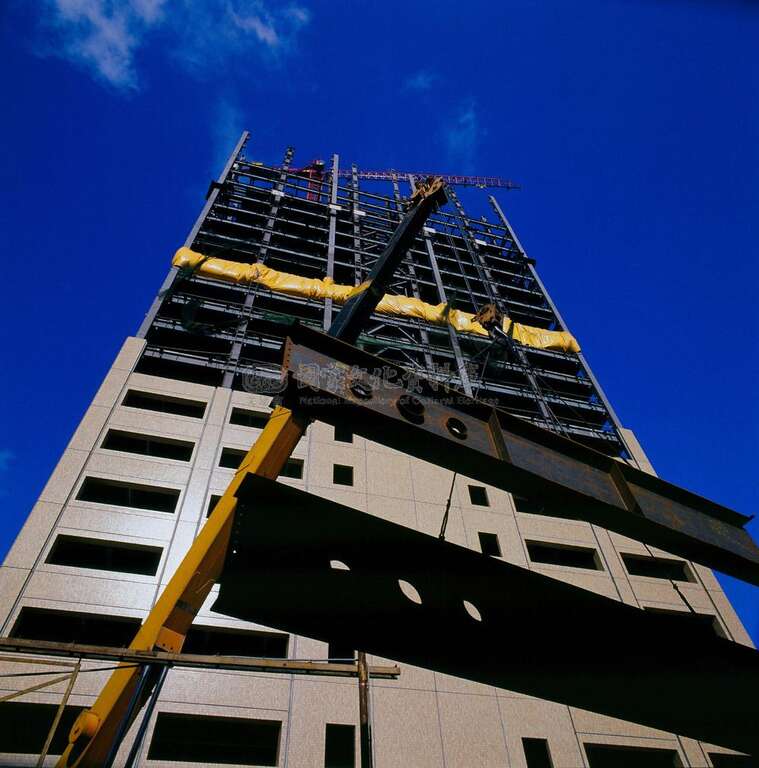 1982年完工的台电公司总管理处大楼曾是台1980年代第一高楼(照片来源：国家文化资料库)。