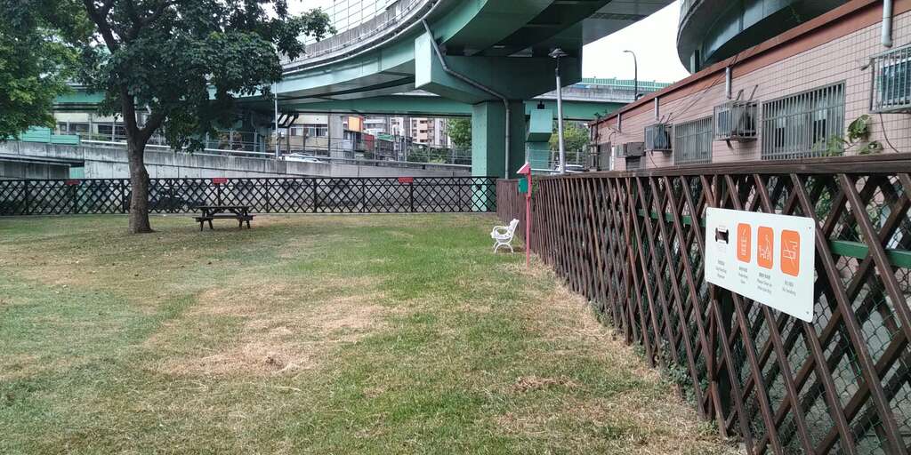 葫東狗活動區腹地有限，進入使用人數建議以10人為宜