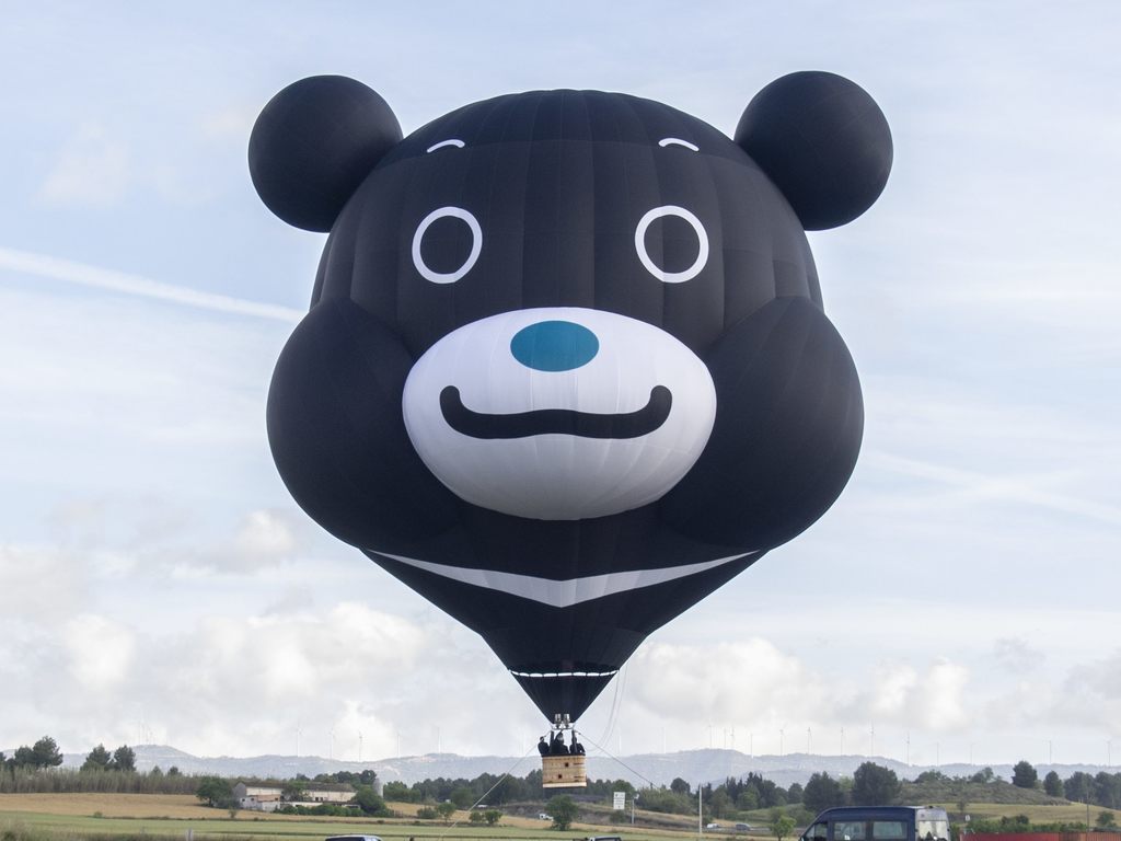 「台北熊赞热气球」球体高度为19.2公尺，制作时间长达6个月，将於台东县举办的台湾热气球嘉年华开幕式首度亮相