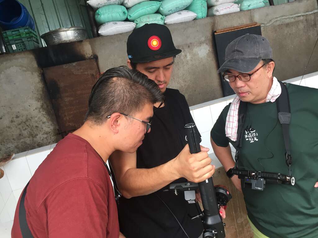 不論是面對受訪者或是工作團隊，製作人得居中扮演溝通與潤滑的角色。（圖／公共電視台）
