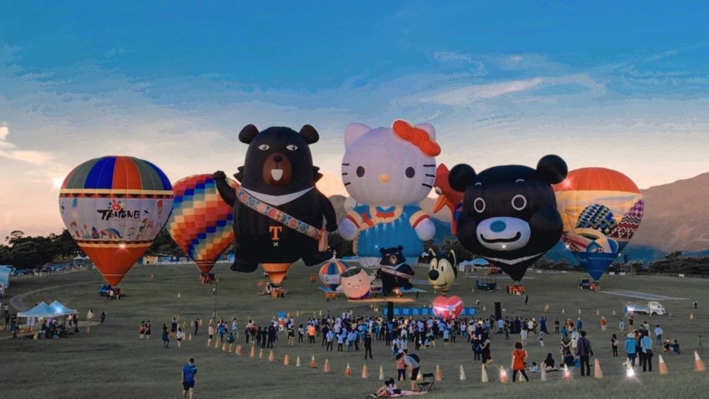 图4 台北市观传局以台北最萌吉祥物-熊赞Bravo为主题制作高达19.2公尺的熊赞热气球，展现台北独有的城市魅力与热情