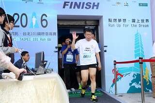 Mayor Takes up Challenge at Taipei 101 Stair-climbing Competition
