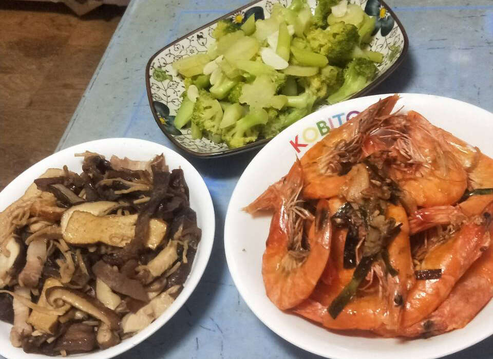 疫情不敢外出用餐，结果练出一身好厨艺，解锁「小当家」新技能。（图／何淑兰提供）