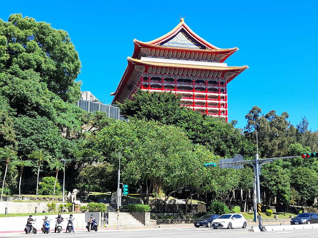 劍潭公園林木茂密,十分幽靜