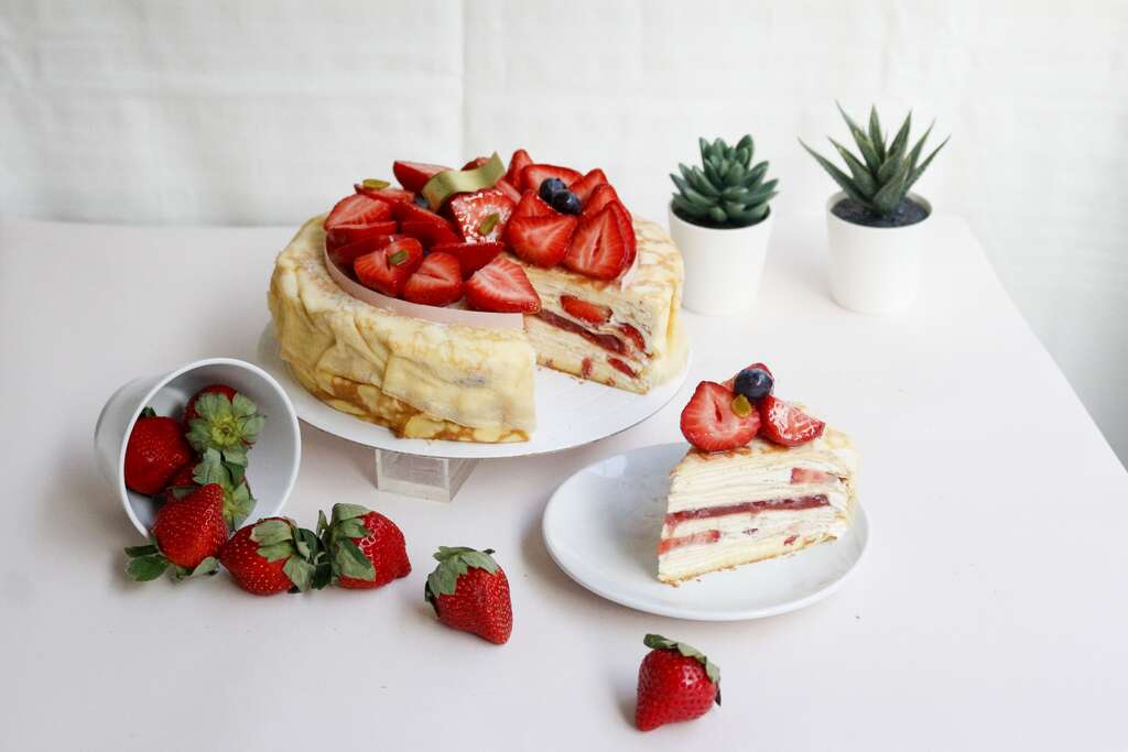 村上春樹作品《挪威的森林》裡的草莓蛋糕，除了承載幸福美味，也囊括了青春與浪漫。（圖／法朋烘焙）