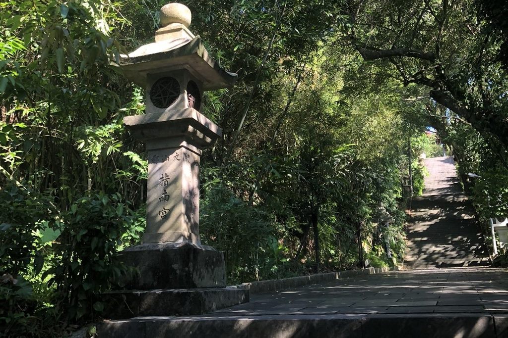 挑战台北大纵走第七段「指南宫千阶步道」，循参拜路线感受一秒到日本的氛围。