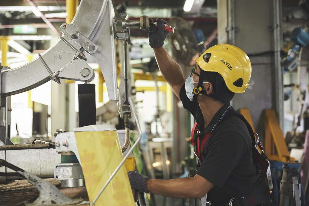 维修人员24 小时轮流巡检、维护、修缮，使猫空缆车拥有绝佳的安全性。（摄影／黄政达）