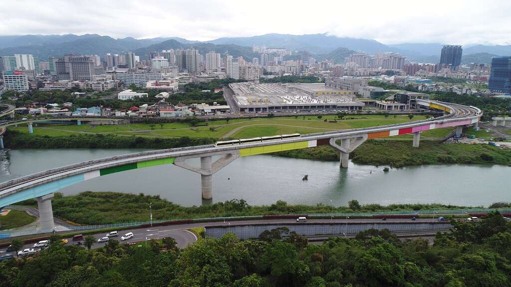 环状线热门打卡景点「彩虹桥」