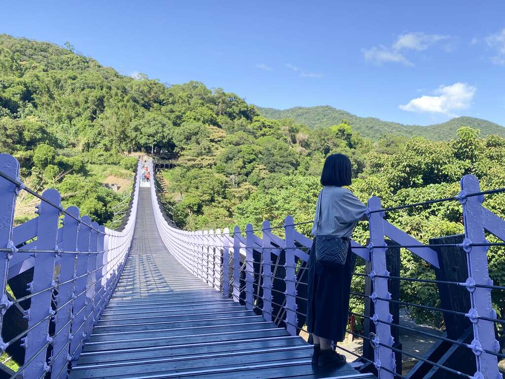 白石湖吊橋宛如巨龍空中飛舞