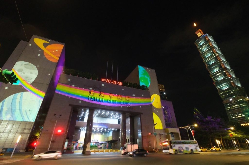 今年的Color Taipei彩虹光雕秀自10月28日-11月6日於台北市府前精彩演出，欢迎有兴趣的朋友前来观赏