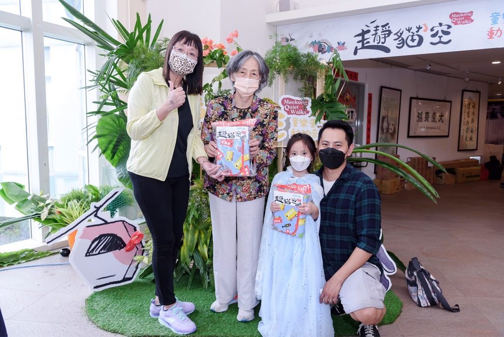 觀傳局贈送可愛野餐墊給預約報名的家庭