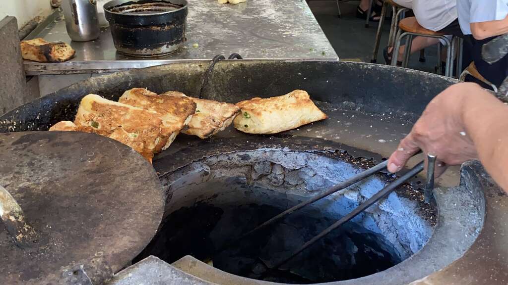 台北「和記豆漿店」的缸燒爐。（圖／魚夫）