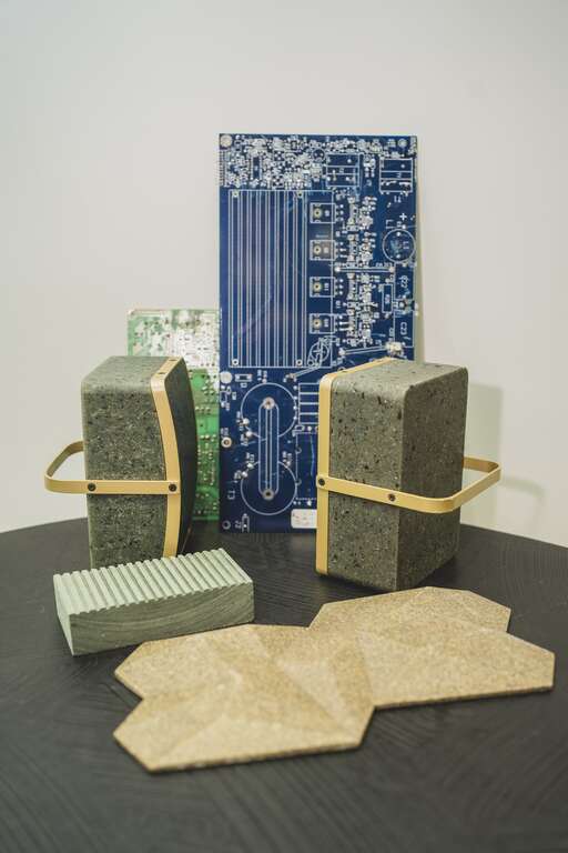 REnato lab 善用廢棄的電路板，不僅提供新的建材選擇，也降低了環境負擔。（攝影／陳志誠）