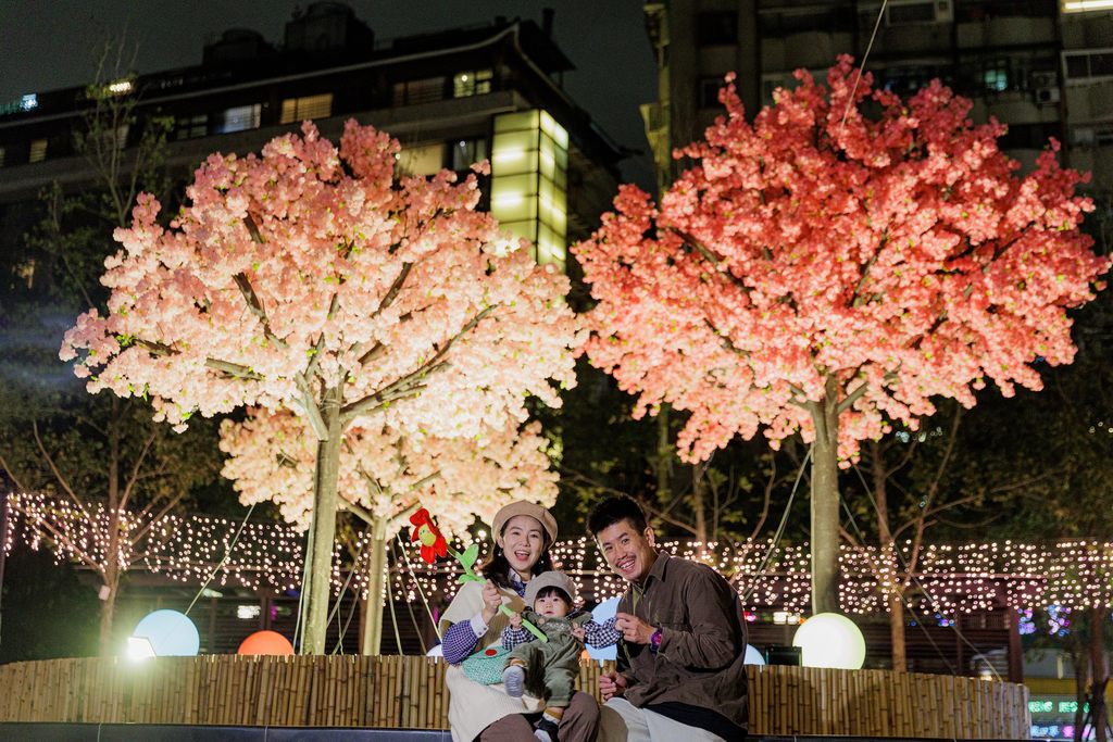跨年主题樱花树灯饰打造梦幻夜樱场景