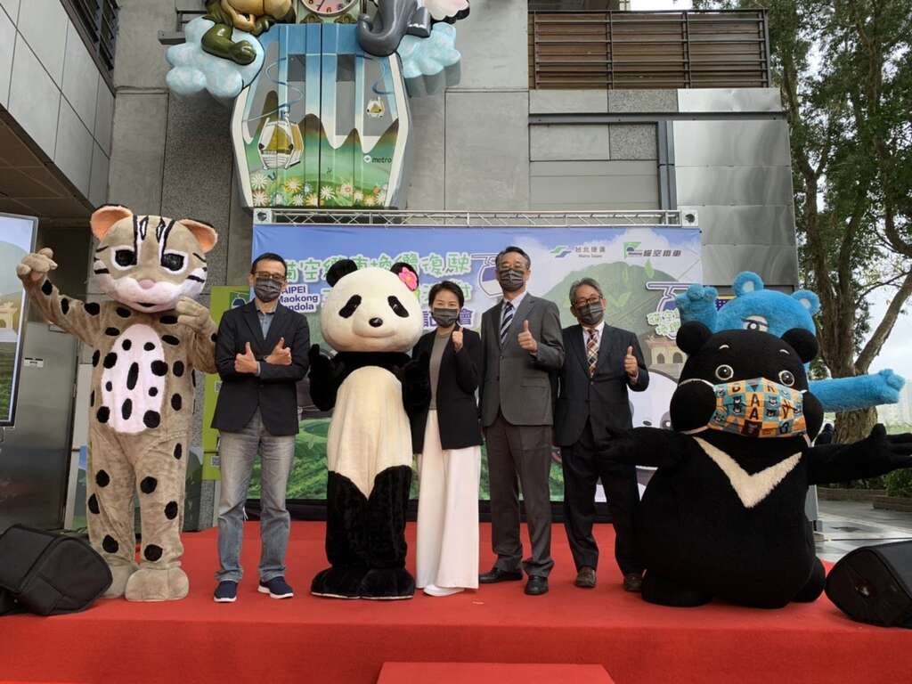 双雄争相竞争镜头