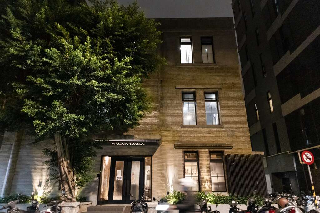 厦川玖肆以手工打造八千余片面砖，保留历史建筑完整原貌
