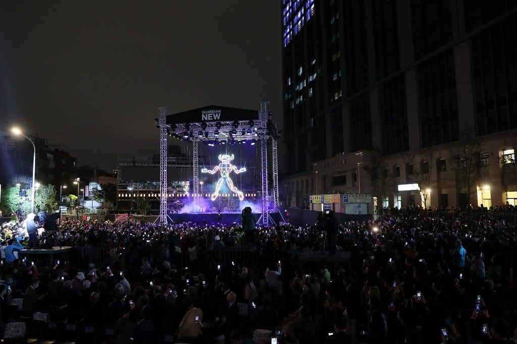 史上第一个会跳舞的主灯「NEW」是台北灯节有史以来的创举，让现场民众目不转睛