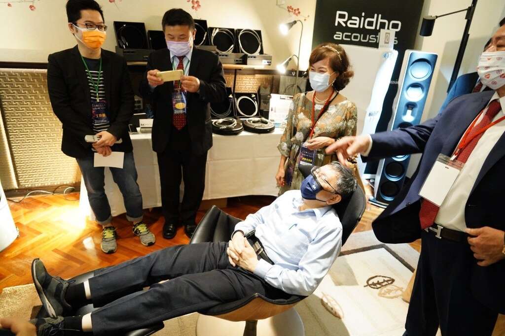Mayor Speaks at 2021 Audio and Art Show Opening Event