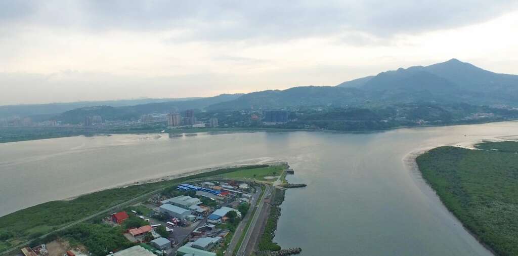兩河匯流口與觀音山