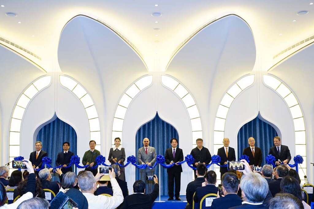 Mayor and dignitaries and the opening ceremony of the Jewish Community Center