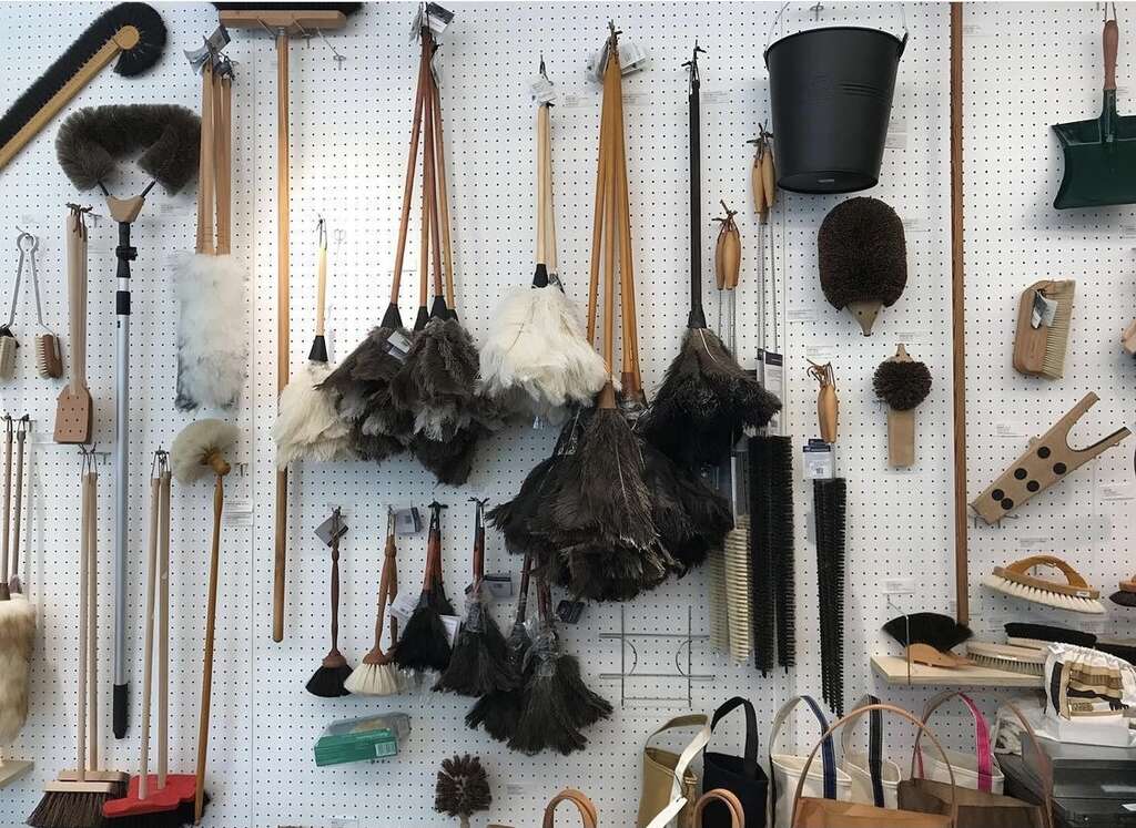 Brush & Green 的店里有各种利於清洁的工具，让大家能轻松除尘迎新年。（图／Sky）