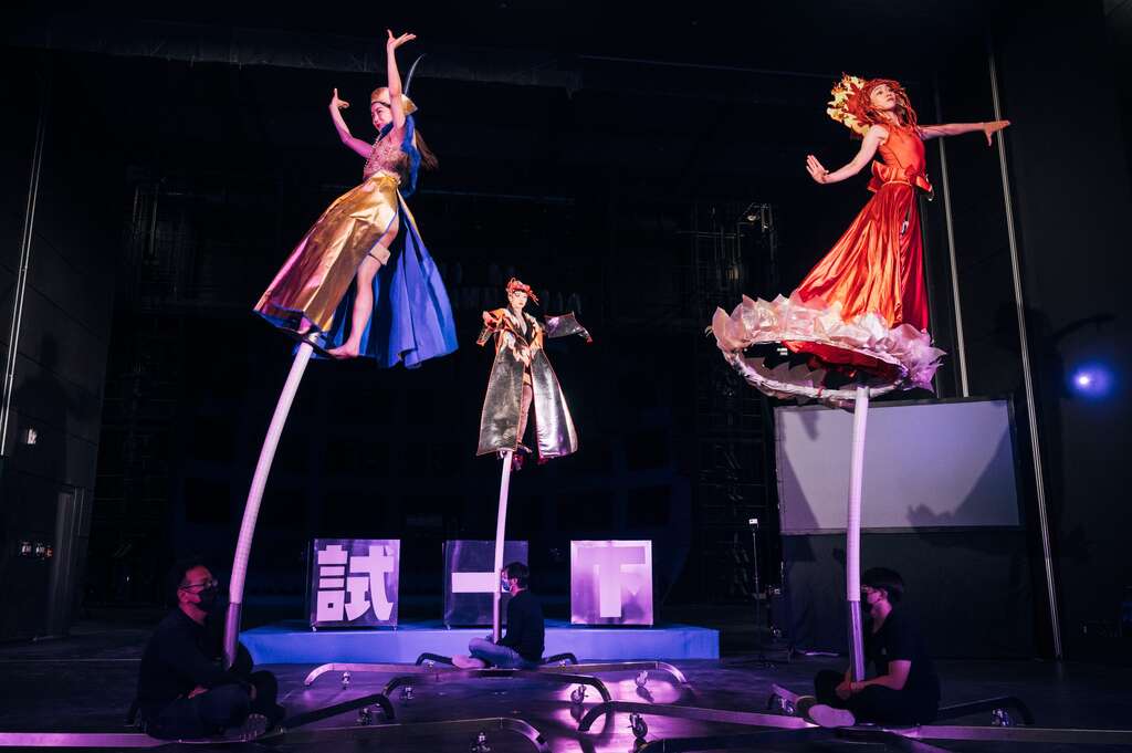何晓玫MeimageDance带来《默岛新乐园》精彩演出片段