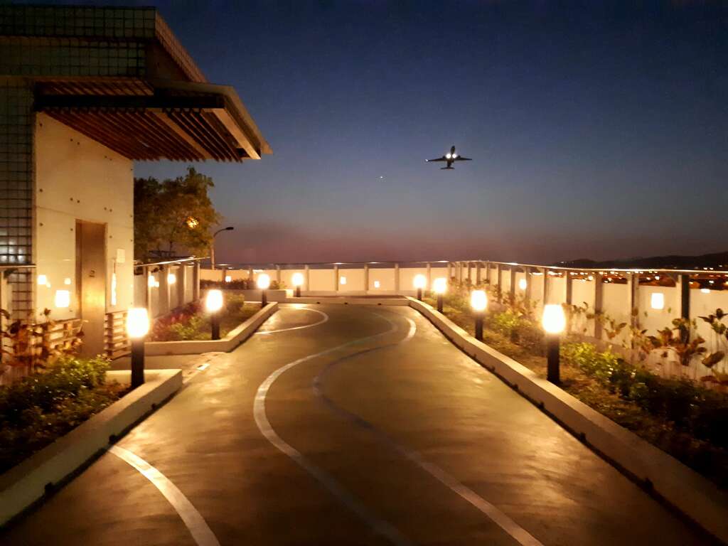 站在景观平台还可欣赏到夜景之美，可说是都市的赏景秘境。