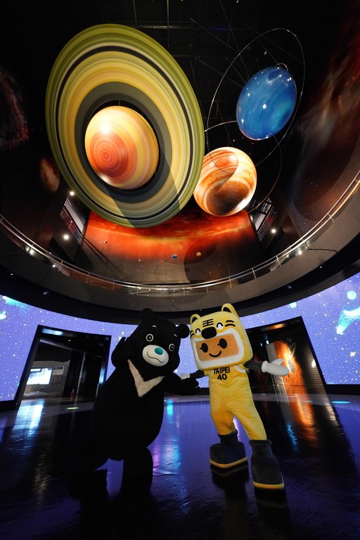 可爱的祥虎跟熊赞在天文馆一起发掘宇宙的不可思议